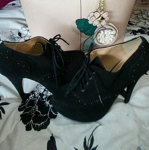 Penny Loves Kenny high heels!!